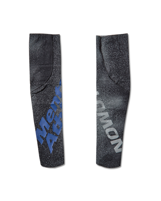 Pair of WIND RUSH ARM SLEEVES MENTAL ATHLETIC in black with blue logo, compression sleeves for trail running endurance