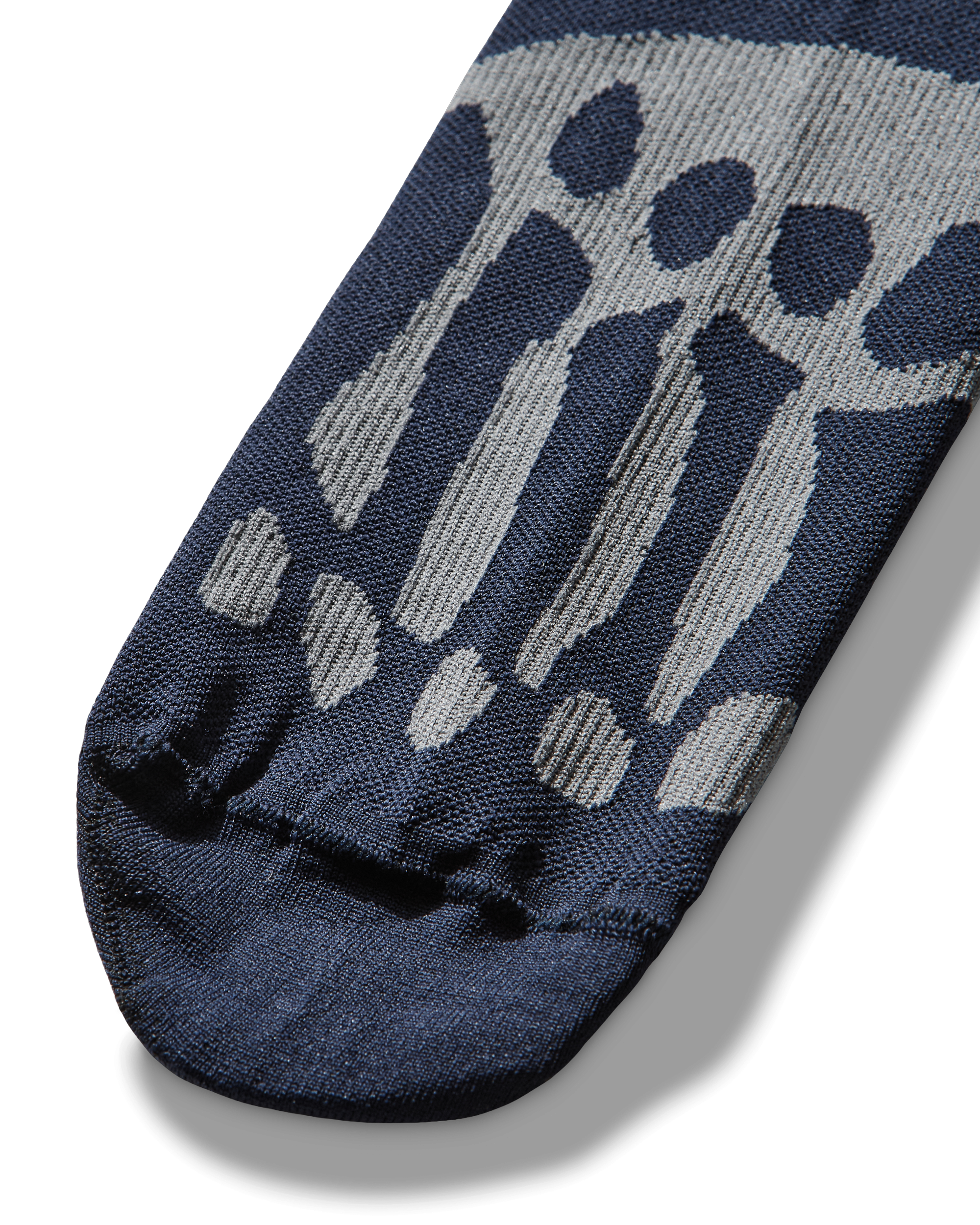 Detail of the toe area featuring the anatomical bone design knitted in light contrast yarn.