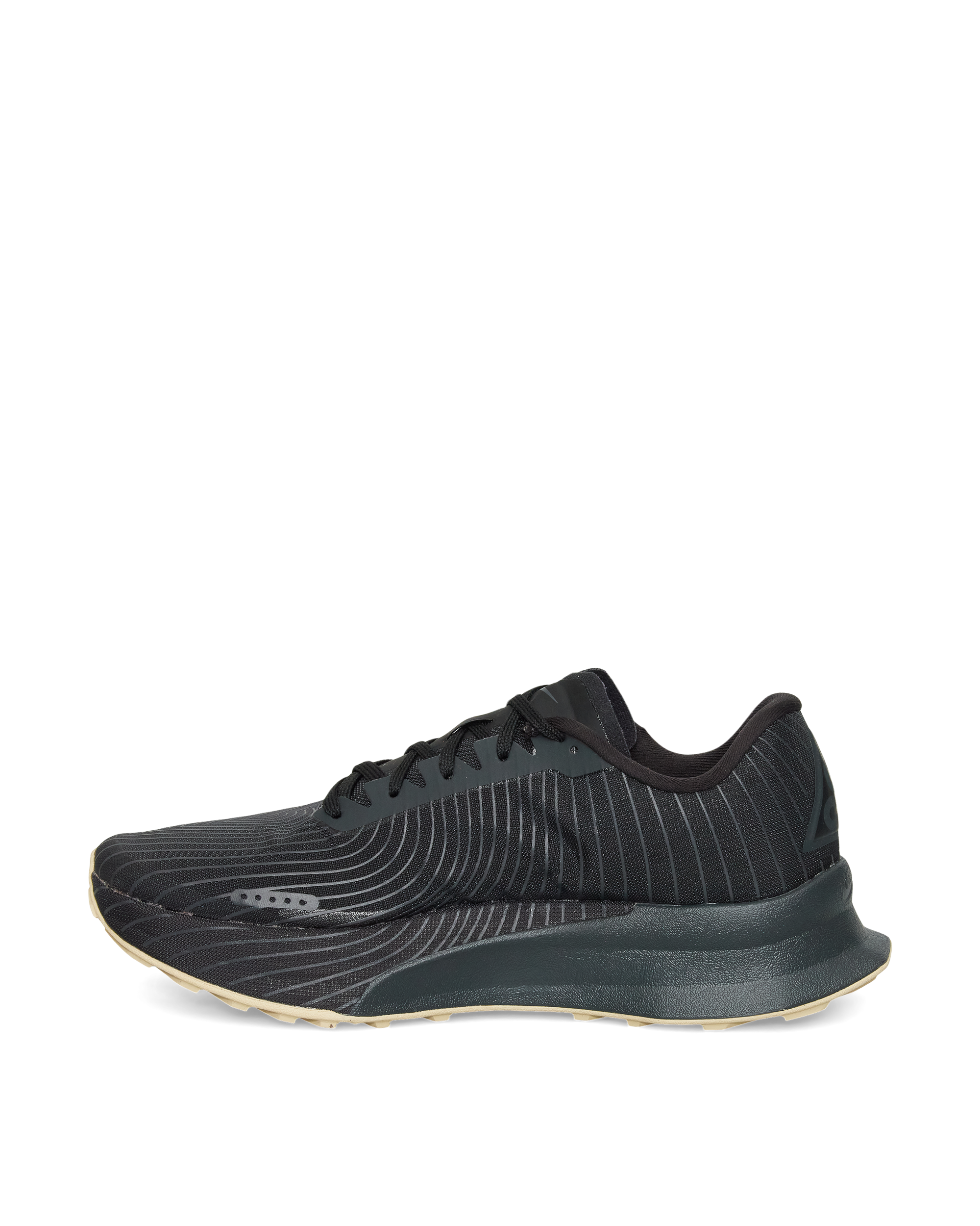 Medial side view of the black ACG Ultrafly Trail SP highlighting the VaporMesh upper.